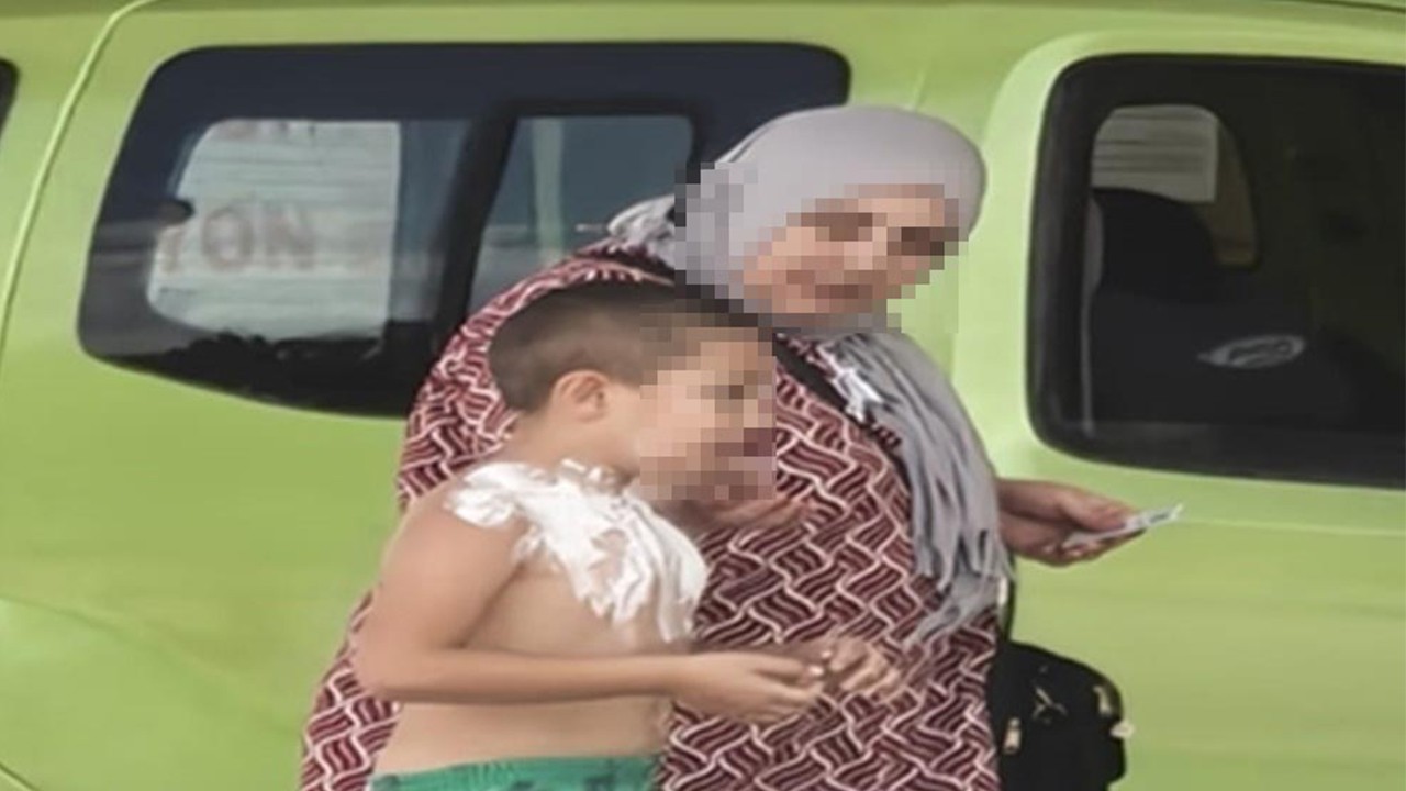 7 yaşındaki Devrim, parfüm sıkıp çakmağı ateşleyince yaralandı