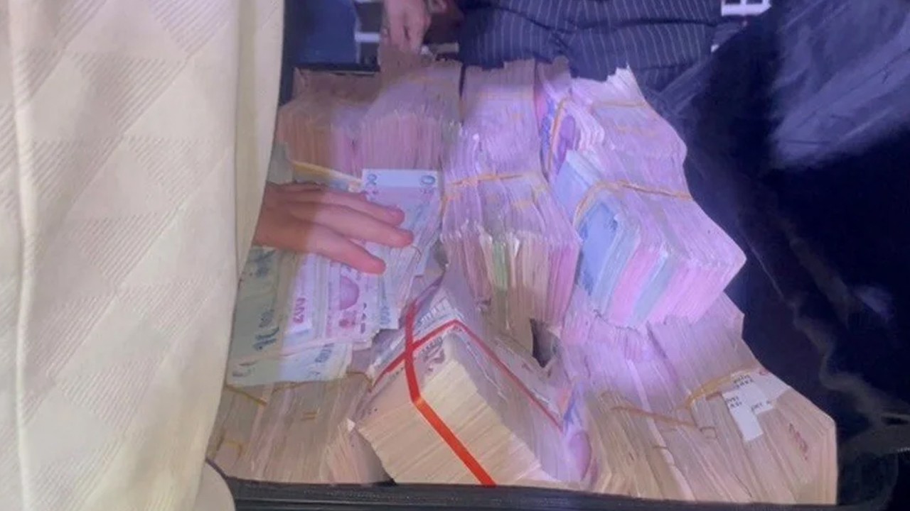 15 kişi saydı! Aşiret düğününde takılanlar dudak uçuklattı