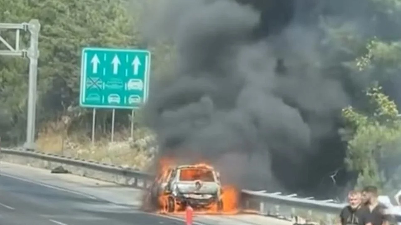 Otoyoldaki yangın ormana sıçradı: Ekipler olay yerinde