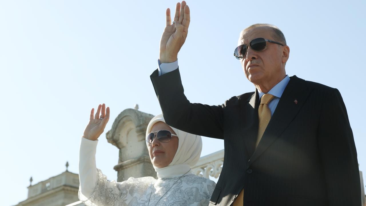 Cumhurbaşkanı Erdoğan'dan İstanbul Boğazı'ndaki geçit törenine ilişkin paylaşım