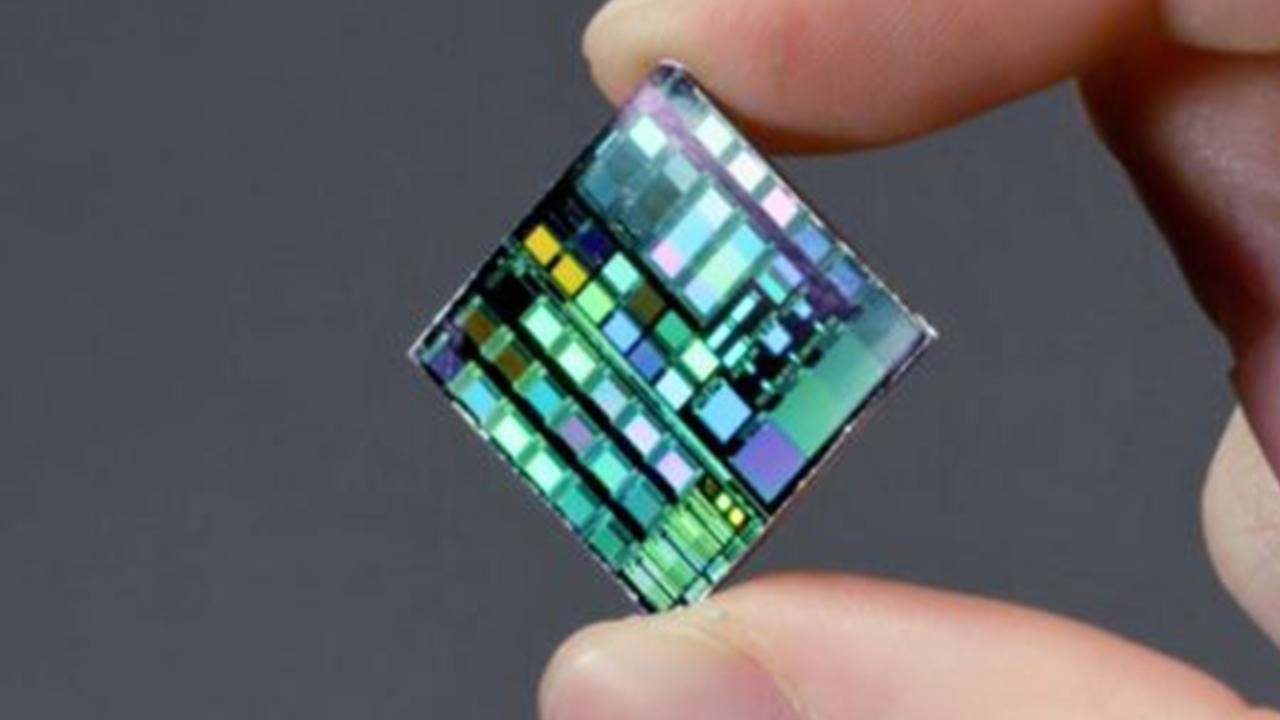 Beyin implantı, iç konuşmaları sese dönüştürdü