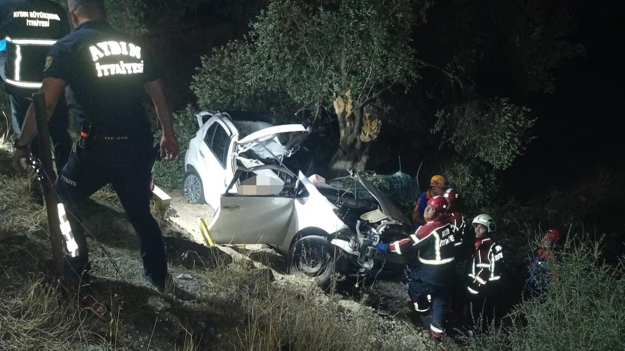 Köpeğe çarpmamak için manevra yapan araç kaza yaptı: 2 ölü