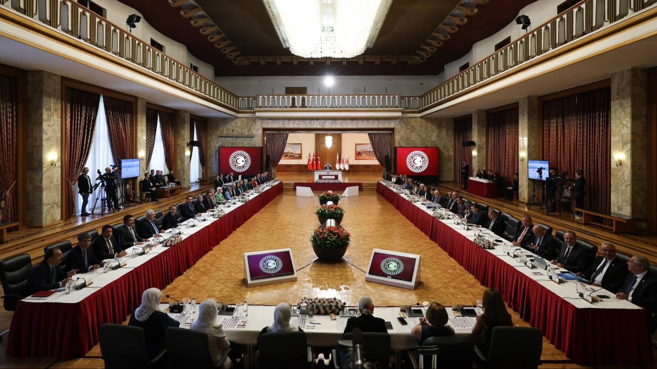 Milli Dayanışma, Kardeşlik ve Demokrasi Komisyonu, eski TBMM başkanları ile baro başkanlarını dinleyecek