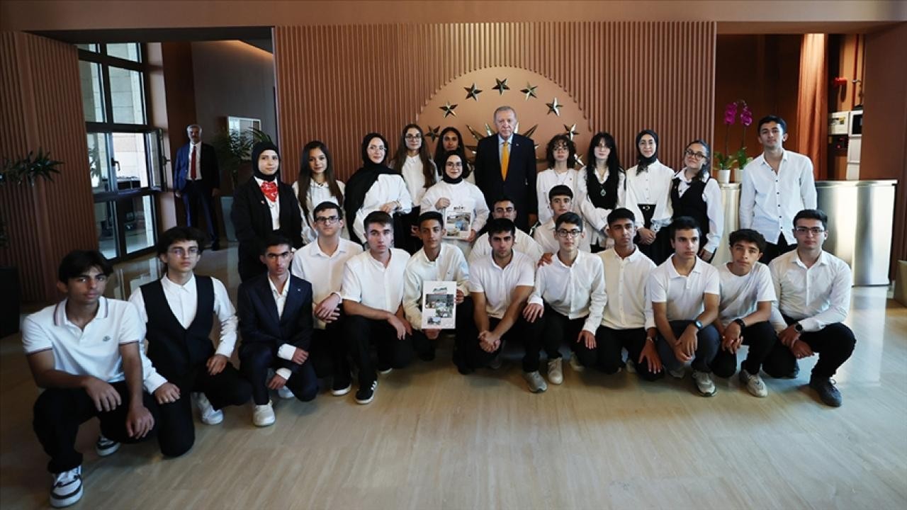 Cumhurbaşkanı Erdoğan, "Maziden Atiye" programı kampına katılan öğrencileri kabul etti