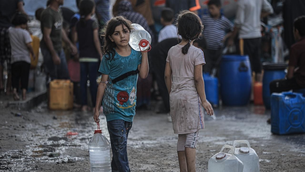 Dünya genelinde her 4 kişiden 1'i güvenli içme suyuna erişemiyor