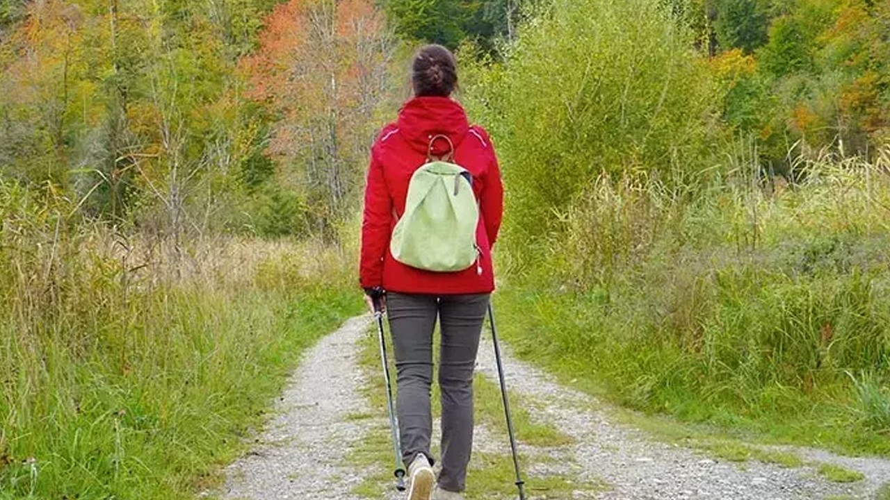 Psikolojiye göre yere bakarak yürümek bakın ne anlama geliyor
