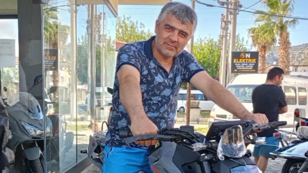 Elektrik direğine çarpan motosikletli öldü