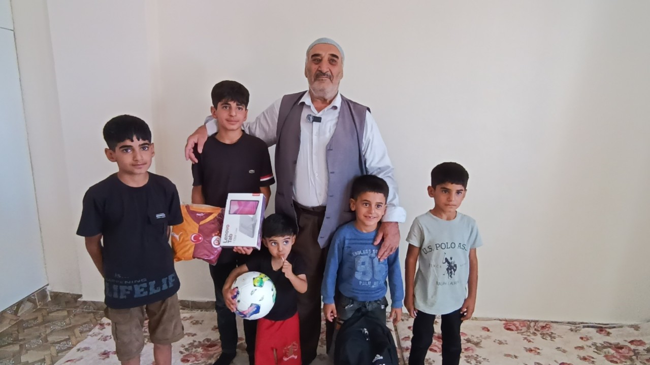 14 yaşındaki Ömer, çöpün yanında bulduğu 1,6 milyon liralık altını polise teslim etti