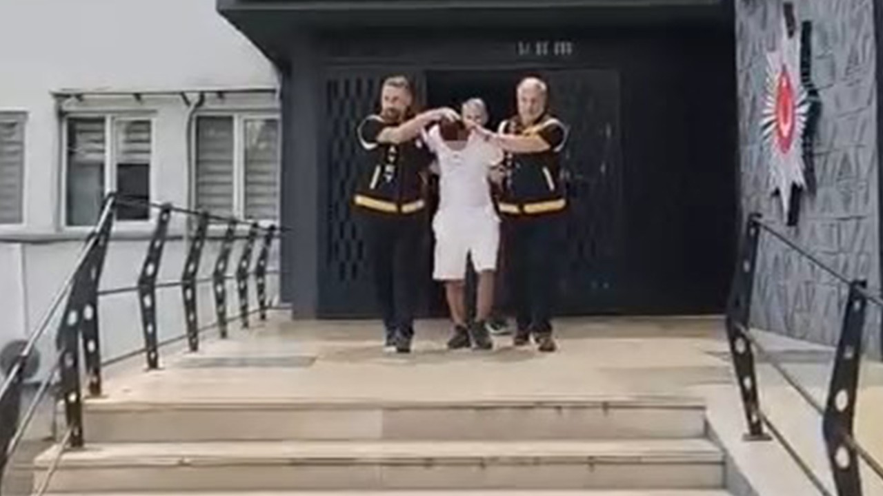 Karısını bıçak darbeleriyle öldüren koca tutuklandı