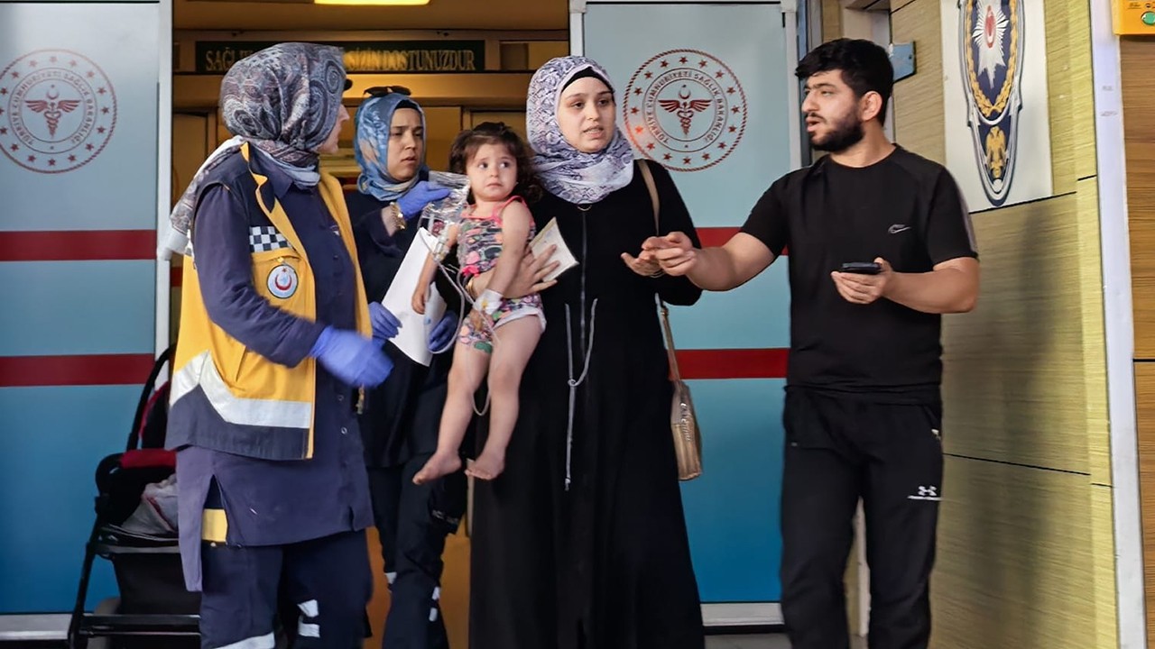 Evde bulduğu fare zehrini yiyen bebek, hastaneye kaldırıldı