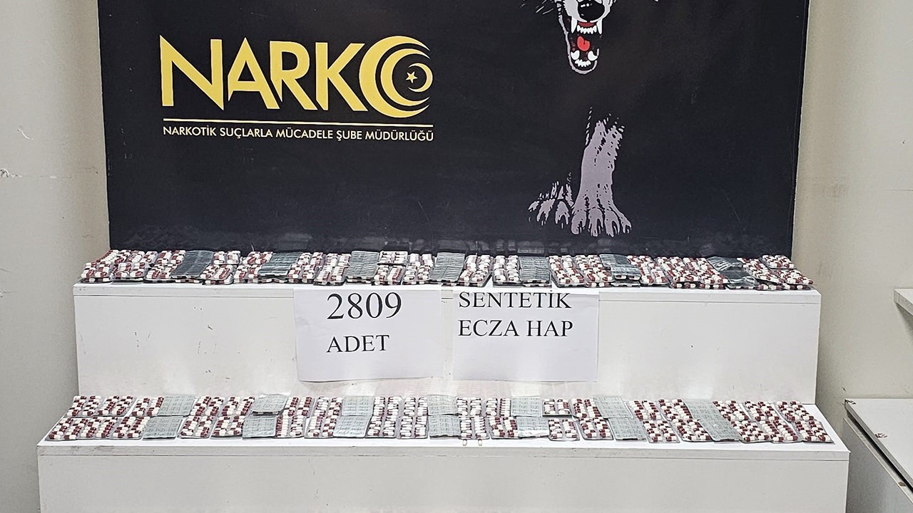 16 Yaşındaki şüpheli 2 bin 809 adet uyuşturucu hapla yakalandı