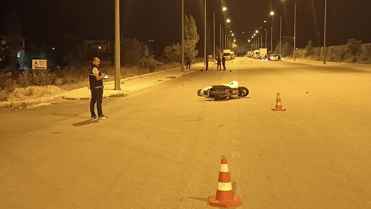 Motosikletler çarpıştı; 2 ölü, 1 yaralı