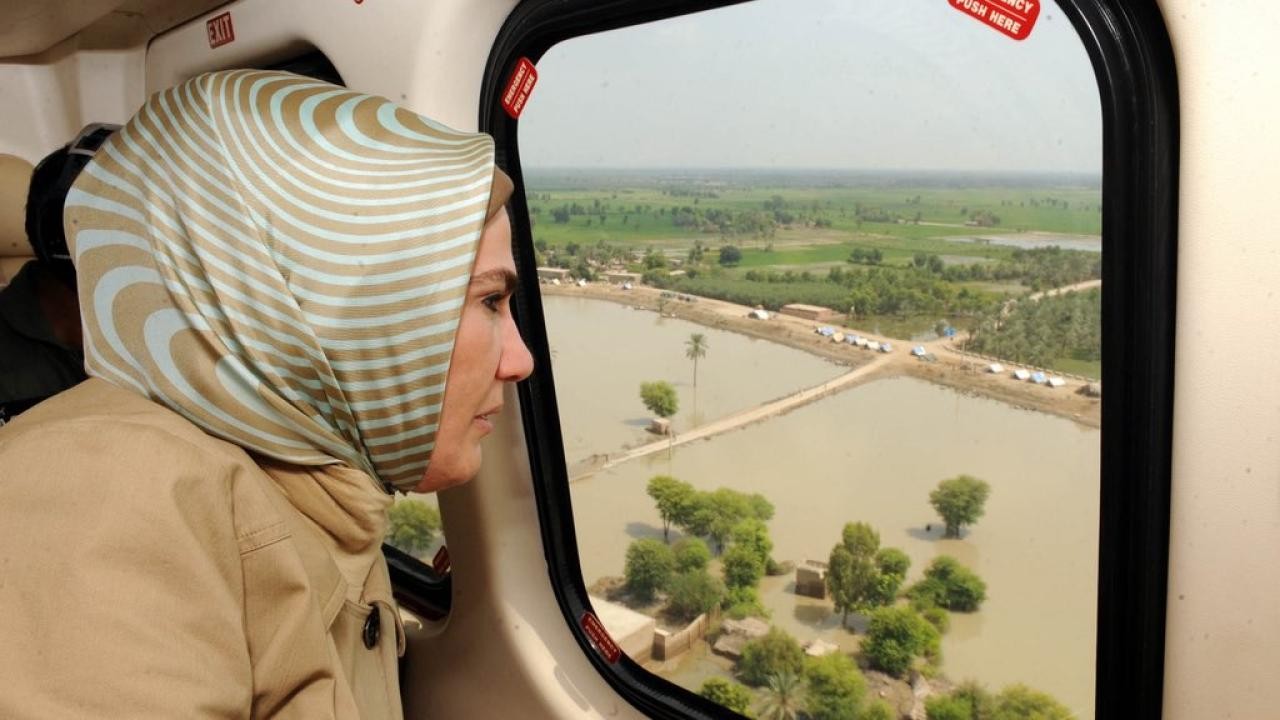 Emine Erdoğan: Gönlümüz, dualarımız ve yardımlarımız ile Pakistan halkıyla beraberiz