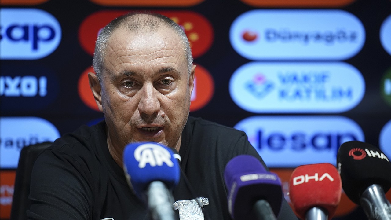Göztepe Teknik Direktörü Stanimir Stoilov: "İki puanı bırakan taraf olduk"