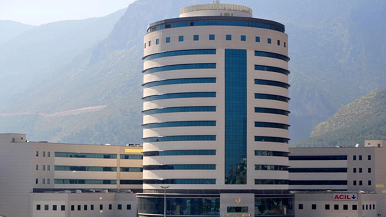 Arkadaşının bebeğini poşete koyup, hastaneden kaçırmaya çalıştı