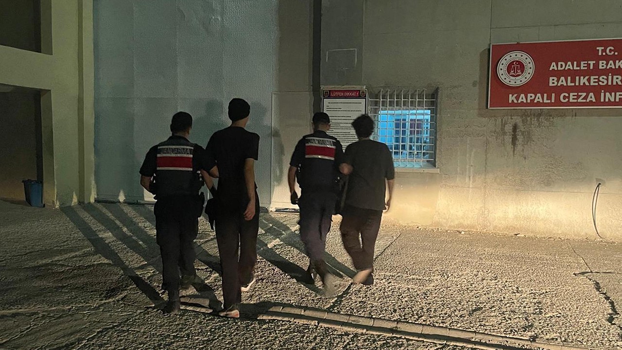 ‘Jandarmayız’ diyerek bir çifti dolandıran 3 şüpheli tutuklandı