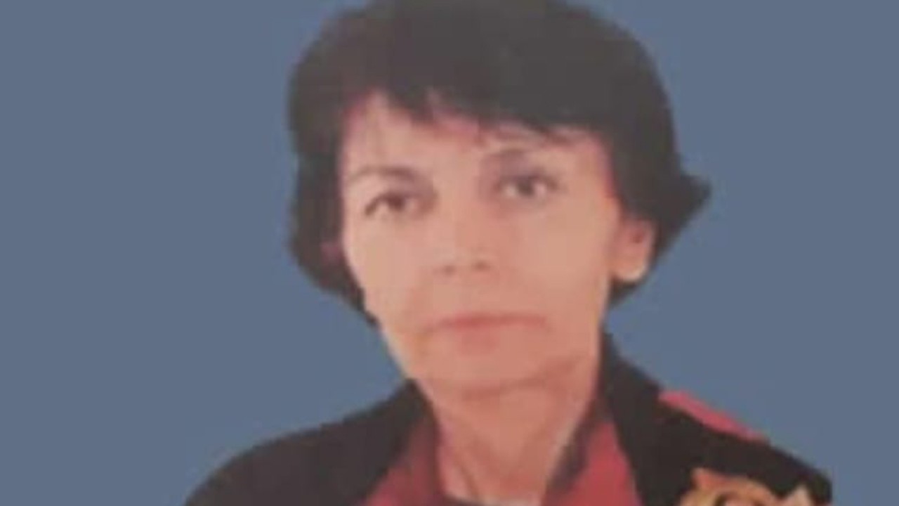 Profesör evinde ölü bulundu