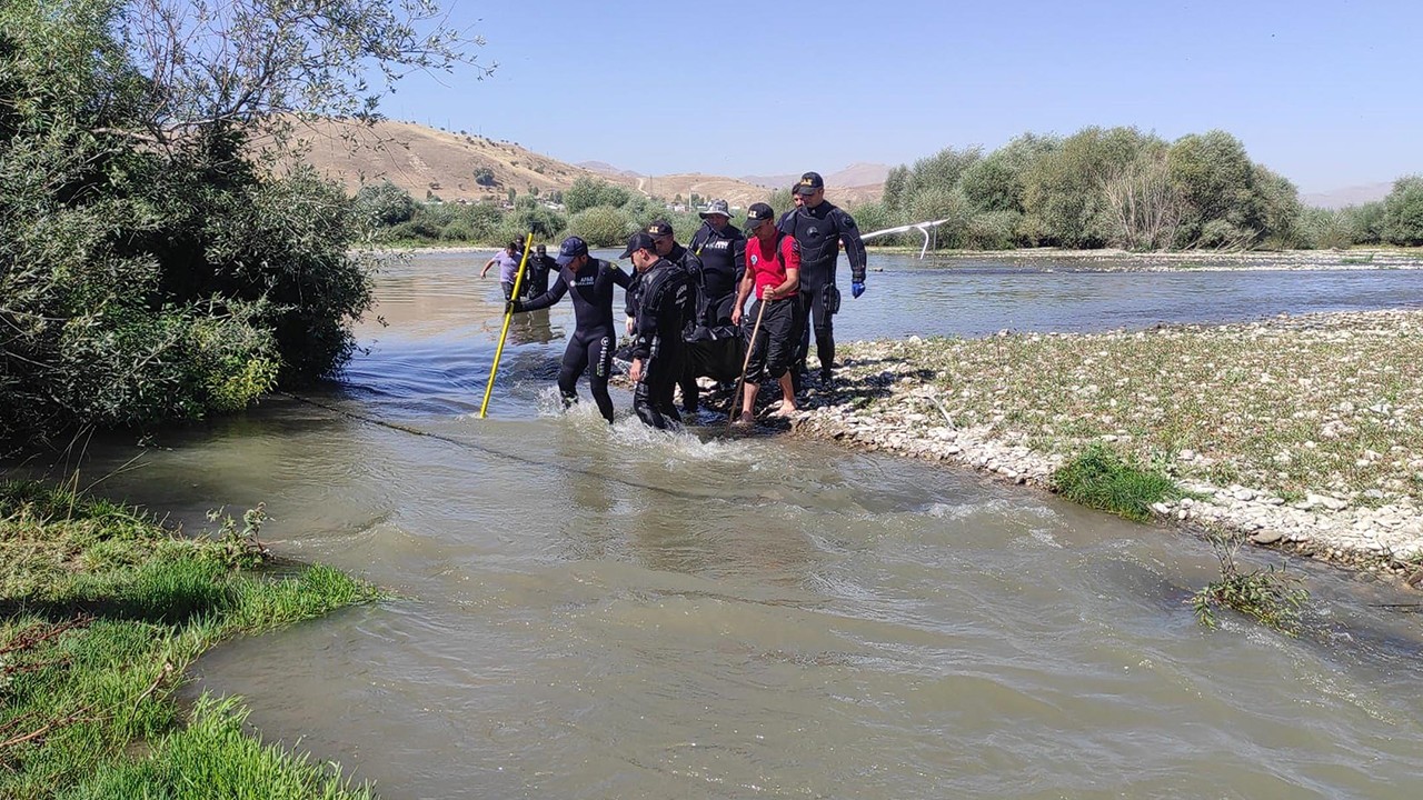 Otomobilin nehre uçtuğu kazada suda kaybolan İlknur’un cansız bedeni bulundu