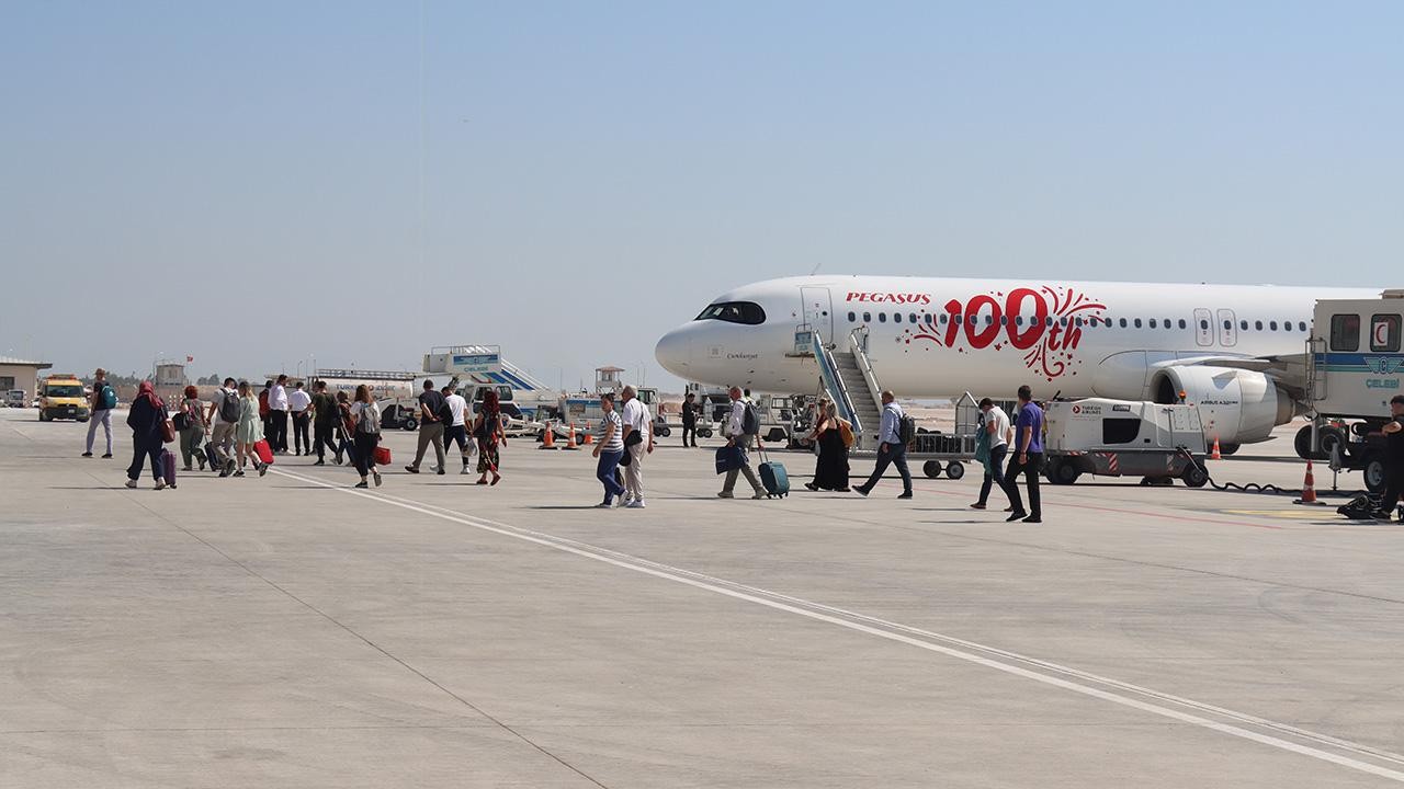 Deprem sonrası yenilenen Hatay Havalimanı’nda ilk sefer gerçekleşti