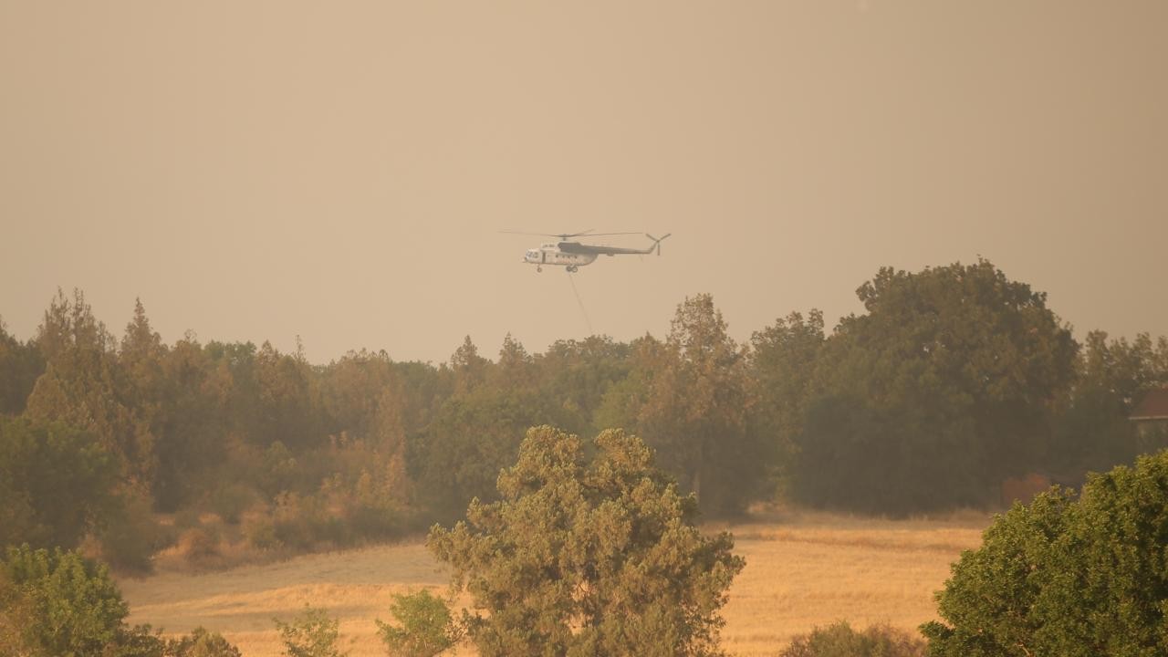 Kastamonu-Karabük sınırındaki iki orman yangınına müdahale sürüyor