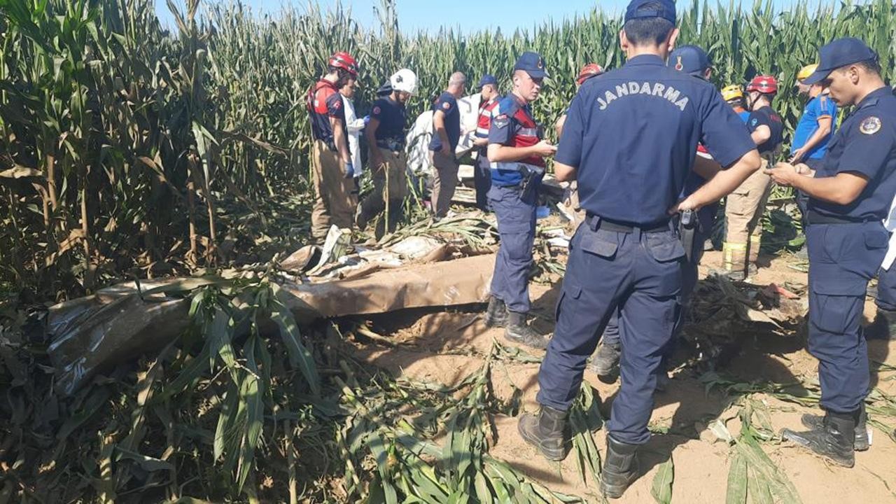 İzmir'de eğitim uçağı düştü: 1 ölü