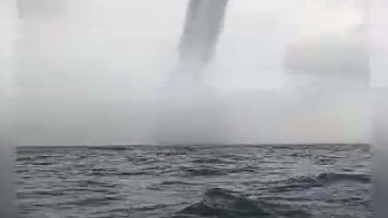 Denizde çıkan hortum kamerada