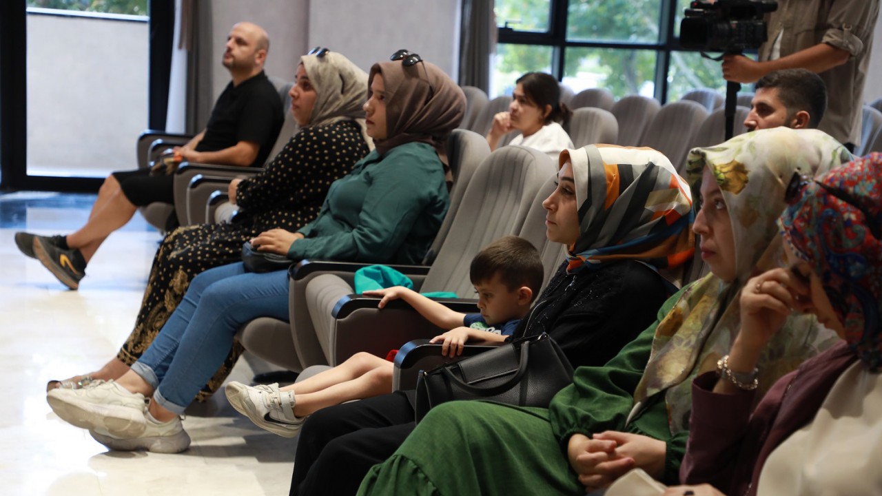 Hoş Kubbe’de çocuklar eğlenirken aileler öğreniyor