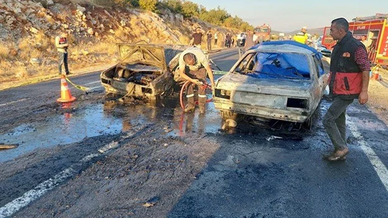 Çarpışan otomobiller alev aldı: 3 ölü, 5 yaralı