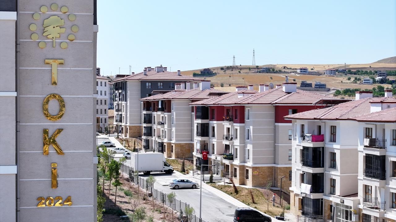 Depremzede hak sahiplerine 54 bin 200 bağımsız bölüm teslim edilecek
