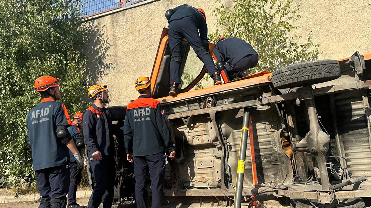 AFAD, hayat kurtaracak yeni personelini eğitiyor