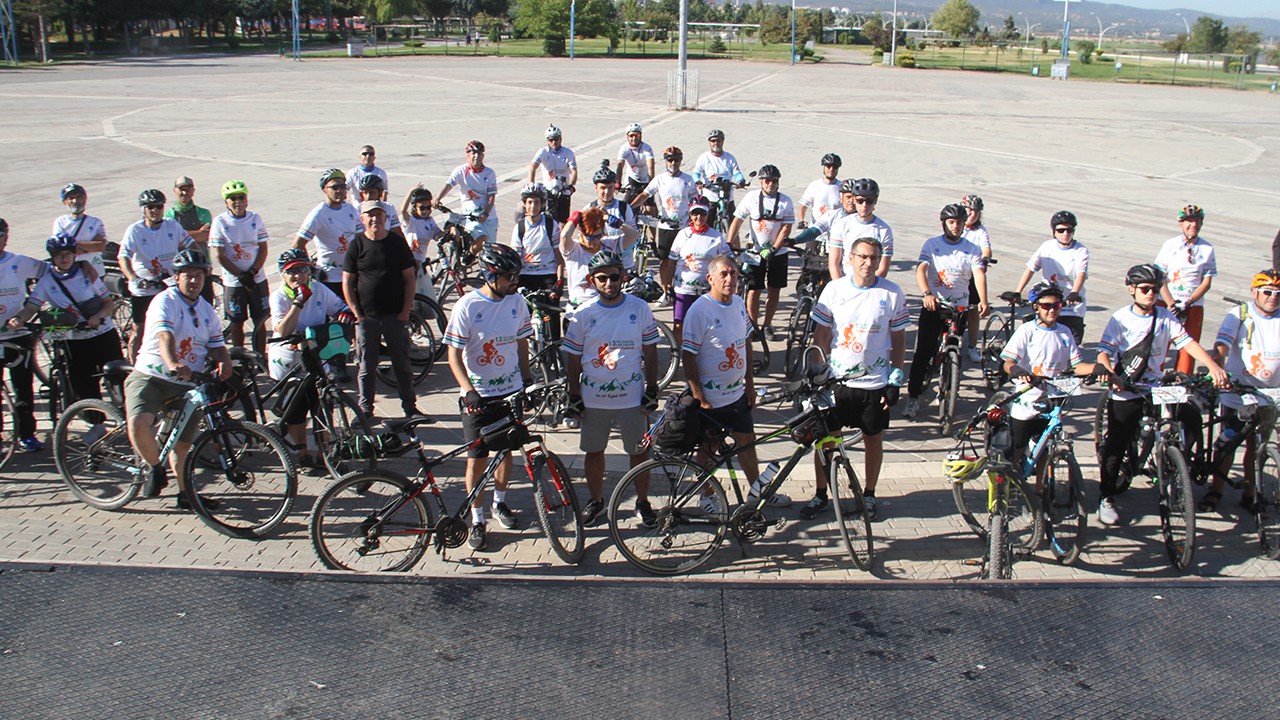 Beyşehir Gölü kenarında düzenlenen bisiklet festivali başladı