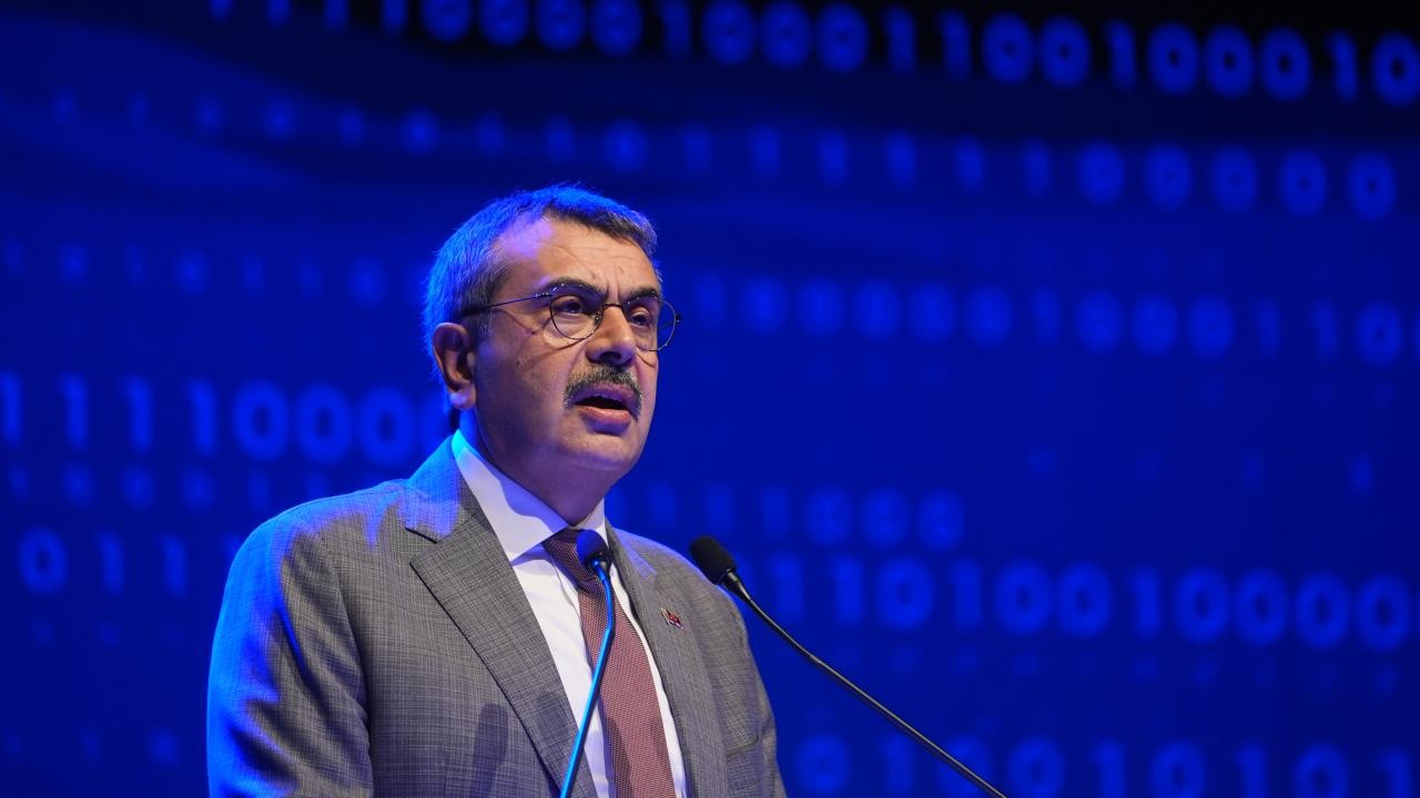 Bakan Tekin: Dün kapattıkları kapıları açtığımız için rahatsızlar