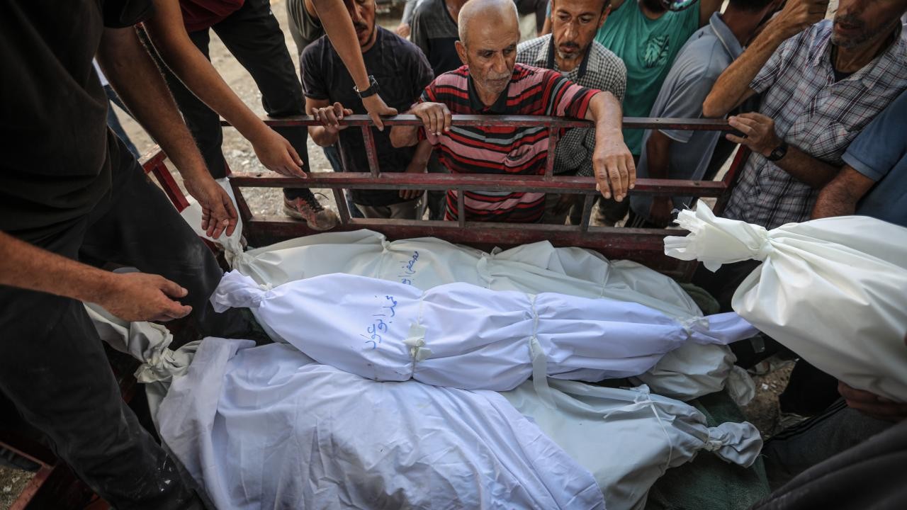 Soykırımcı İsrail'in Gazze Şeridi'ne düzenlediği saldırılarda 45 Filistinli hayatını kaybetti