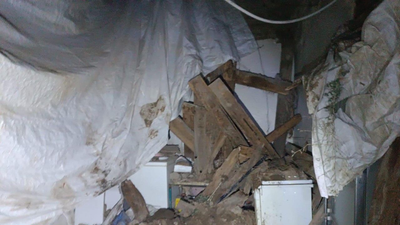 Bir evde göçük meydana geldi! 2 çocuk hayatını kaybetti, anne ağır yaralı