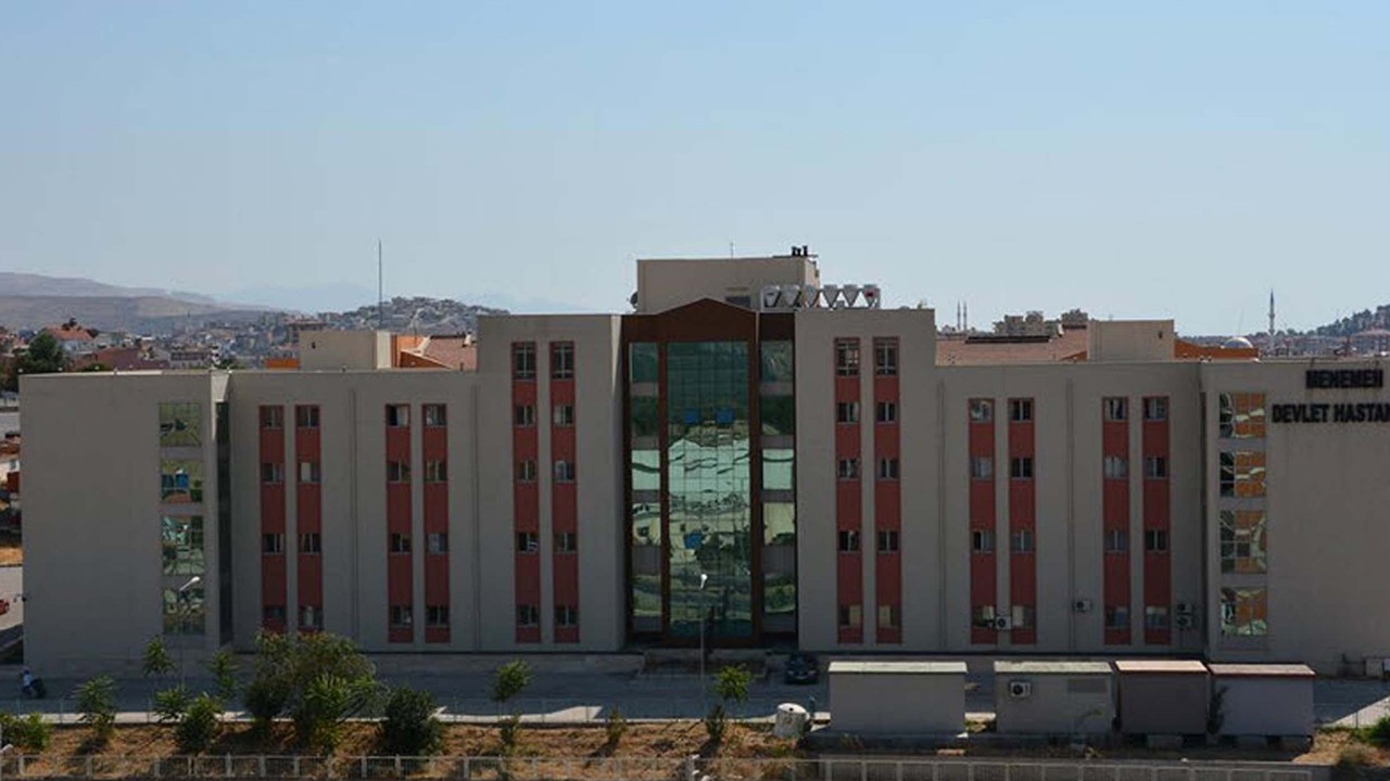 Lise öğrencisi babasını öldürüp annesini yaraladı