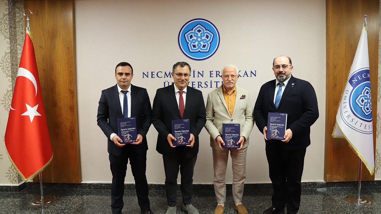 Dünya listelerinde yer alan tıp kitabında NEÜ imzası