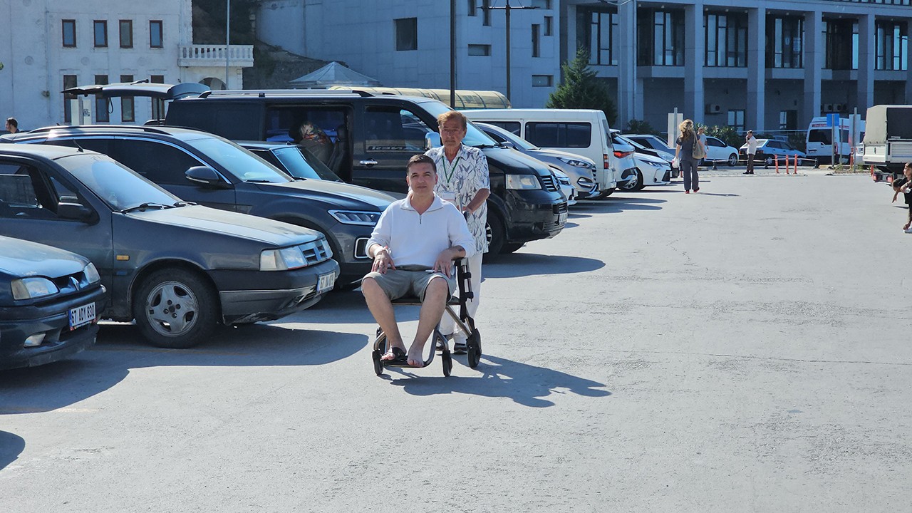 Karın ağrısıyla gittiği hastanede yapılan iğne hastanelik etti