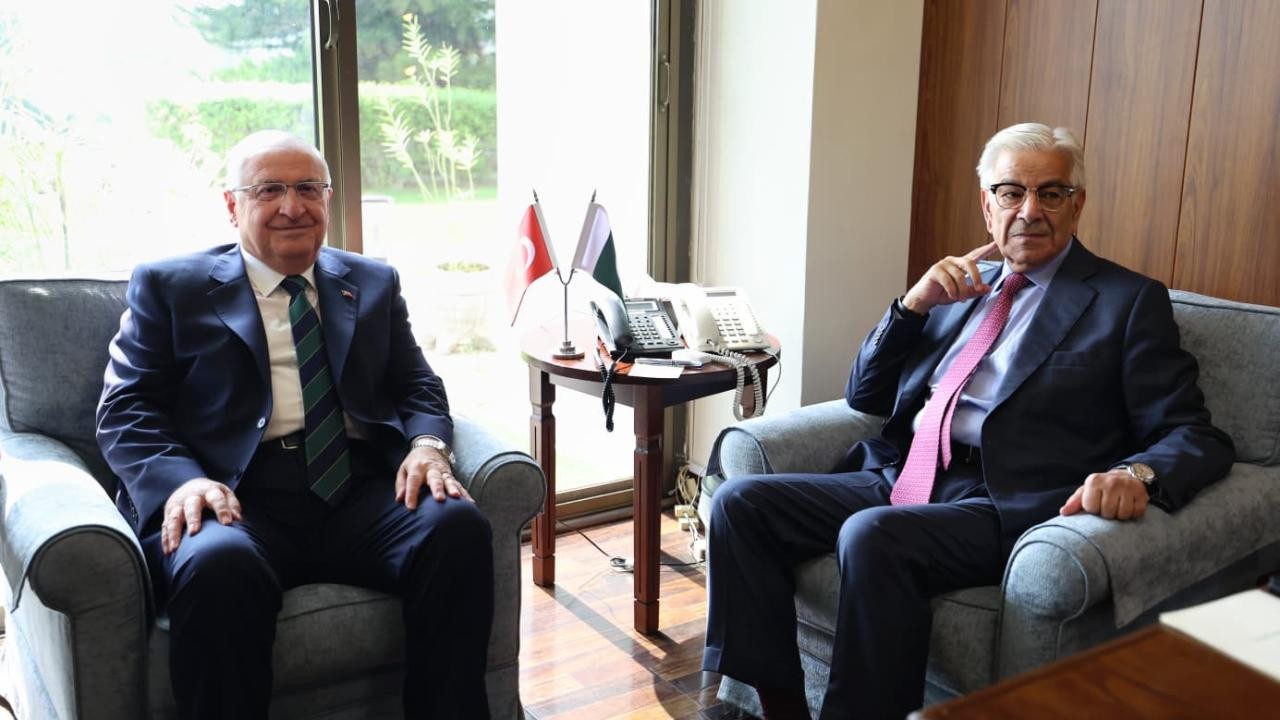 Bakan Güler, Pakistanlı mevkidaşı Asif ile görüştü