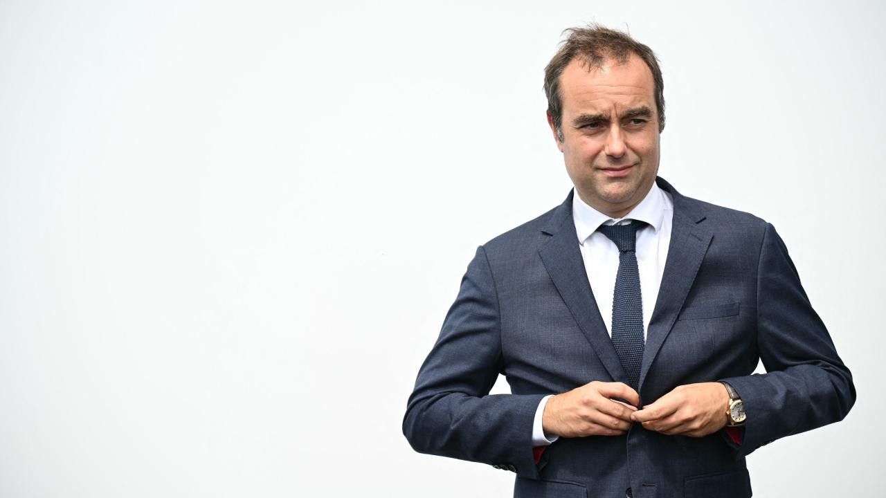 Fransa'da Lecornu Başbakan olarak atandı