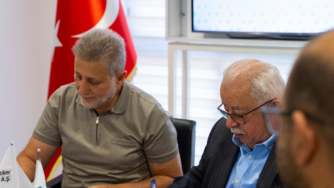 SOBE Vakfı’na Ömer Atiker Holding’ten araç bağışı