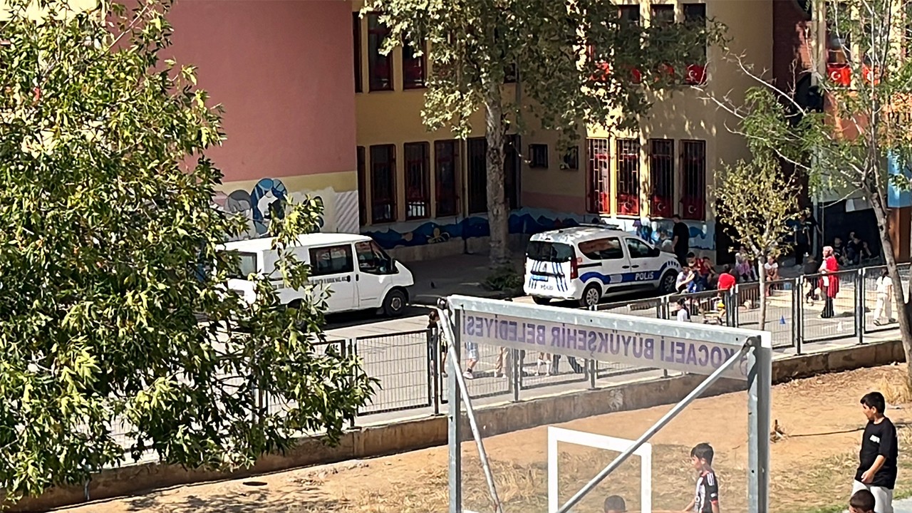 Kantinden ekler yiyen 5 öğrenci hastaneye kaldırıldı