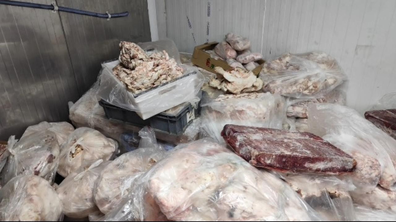 Bozuk et ve tavuk tespit edilen 3 işletmenin faaliyeti durduruldu