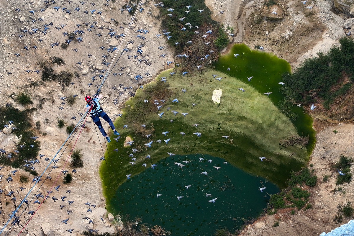 Zirvelerden yerin derinliğine inen dağcılar obruk tehlikesine dikkati çekti