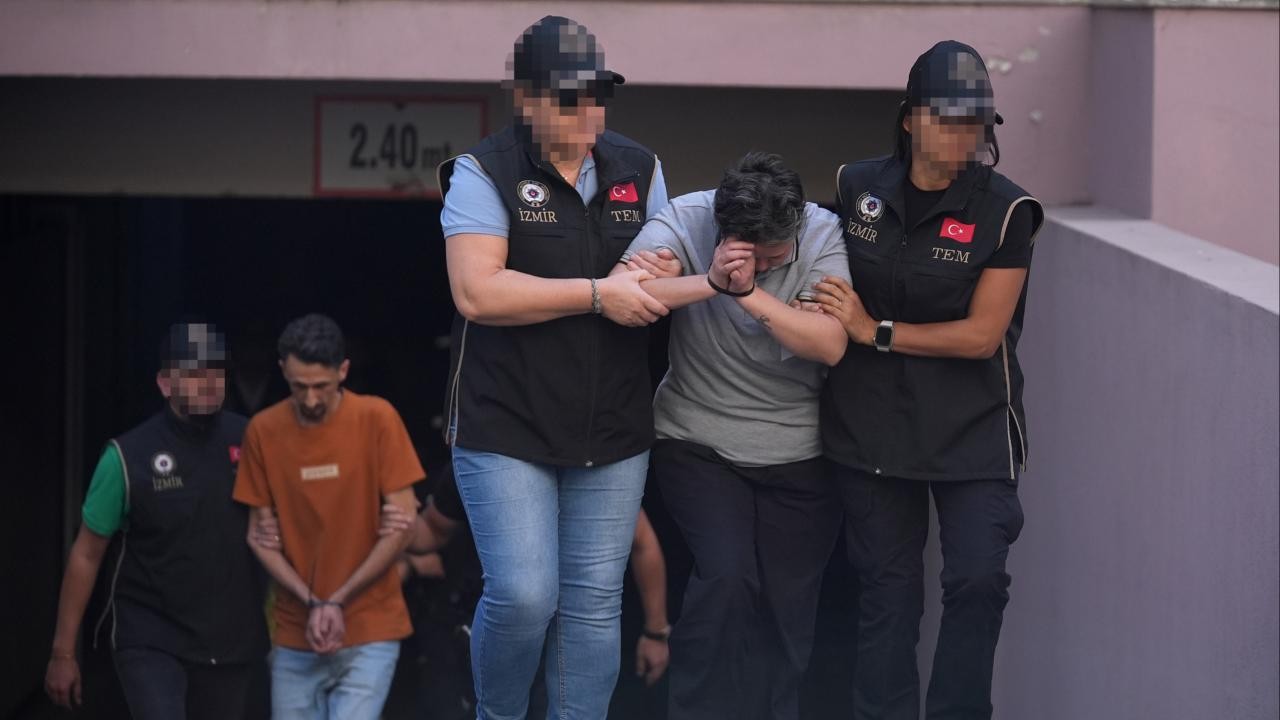 İzmir'de 2 polisimizin şehit olduğu saldırıyla ilgili 2 kişi tutuklandı