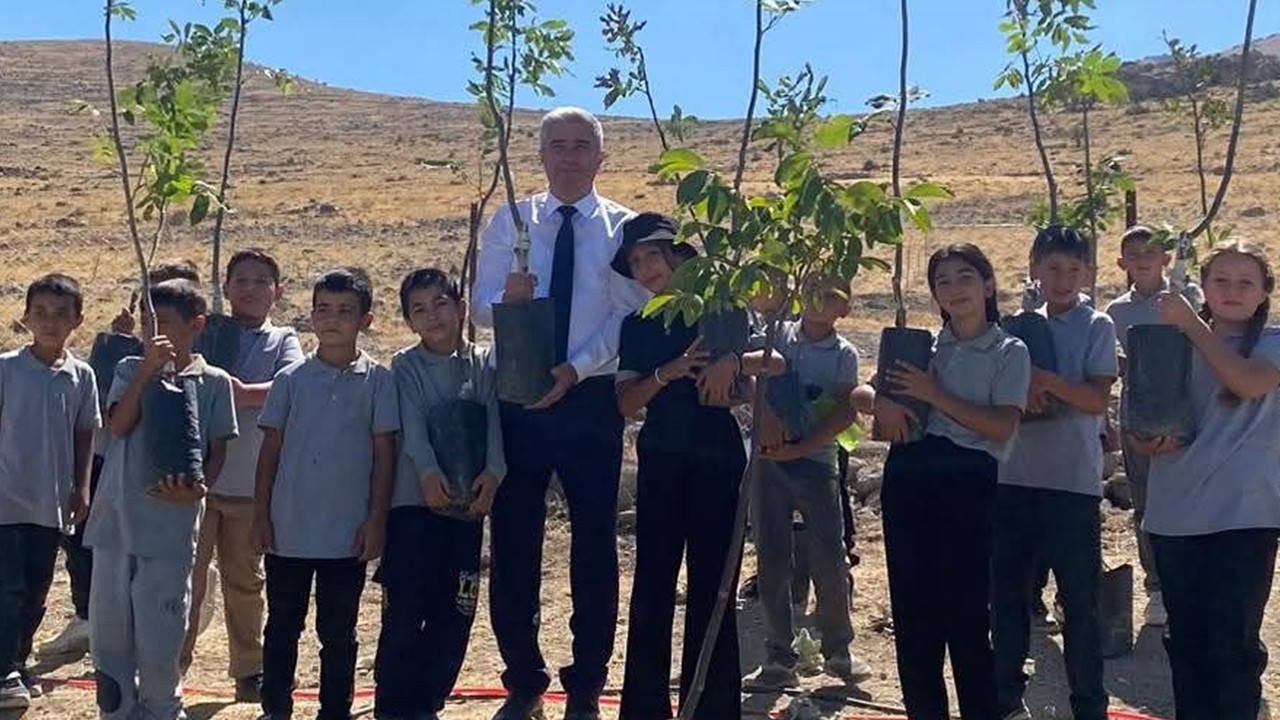 Karapınar’da "100 Öğrenci 100 Fidan" etkinliği