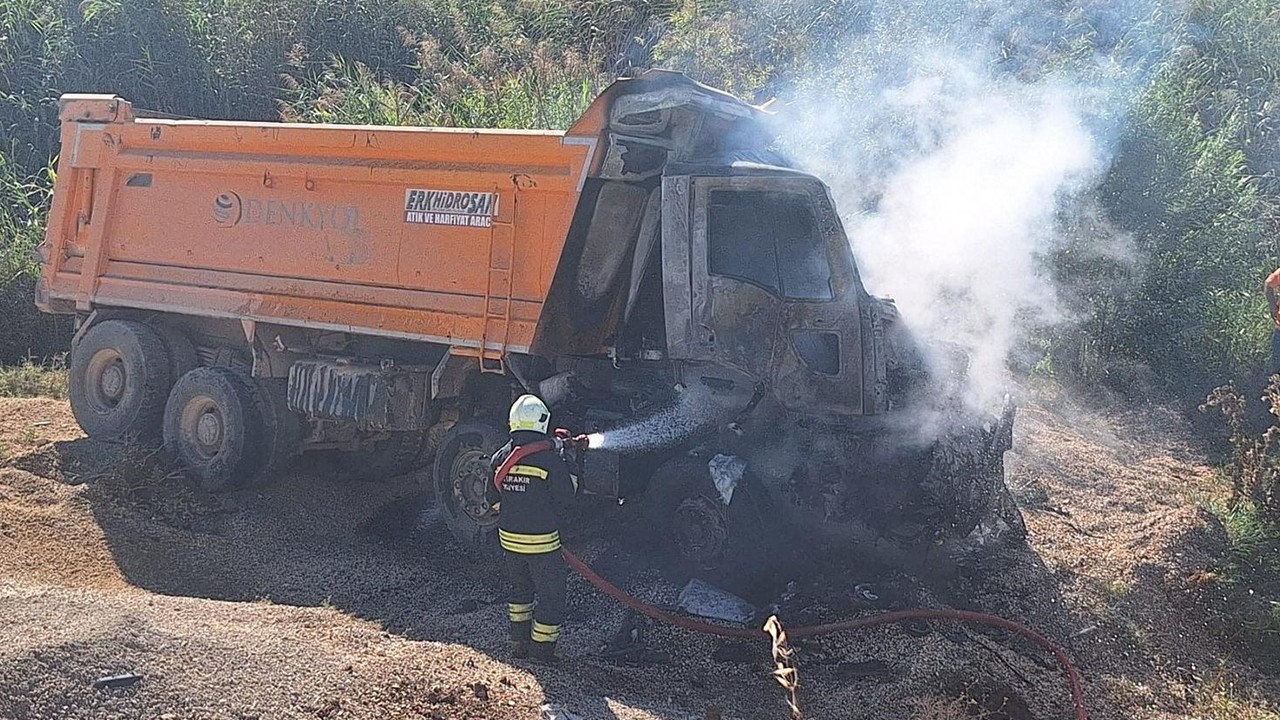 Yanan kamyonun şoförü hayatını kaybetti