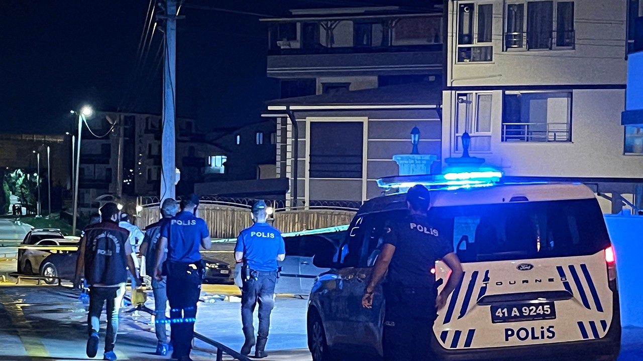 Takıntılı kişinin öldürdüğü abla- kardeş toprağa verildi