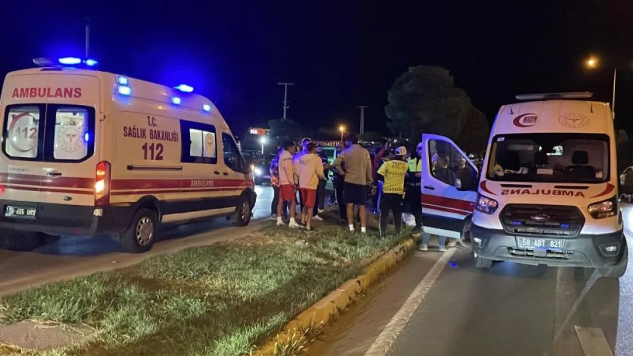 Sivassporlu futbolcular kazaya karıştı: 5 yaralı