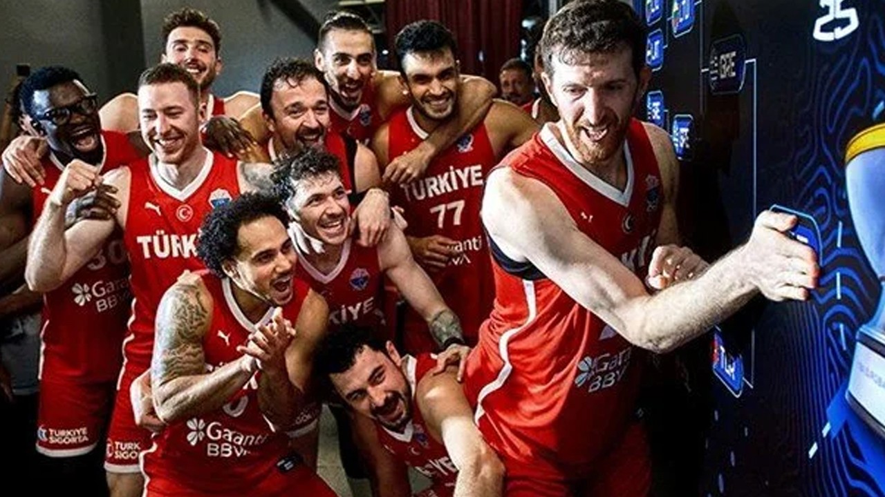 12 Dev Adam kupa için parkede