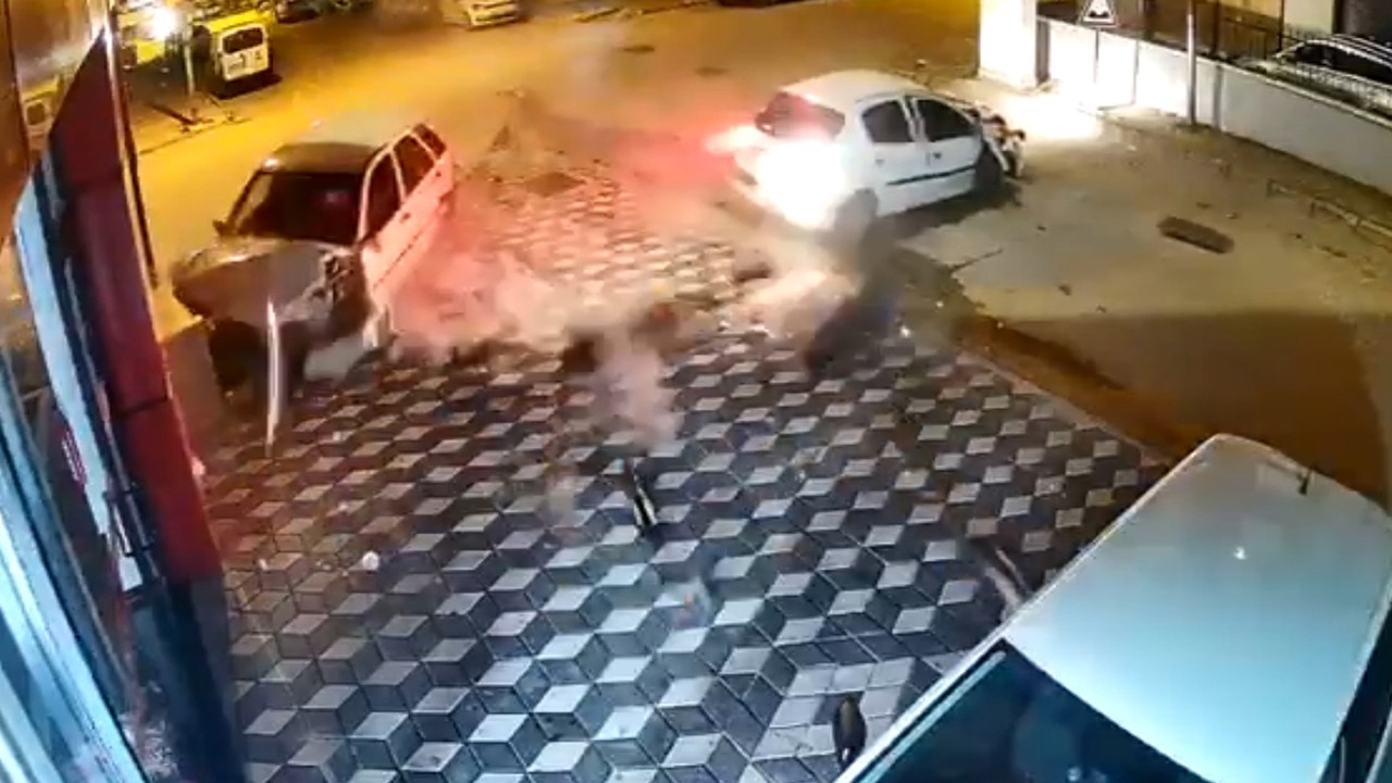 2 yılda iş yerine 9 araç çarpan esnaf: Müşteri değil, araba gözlüyoruz